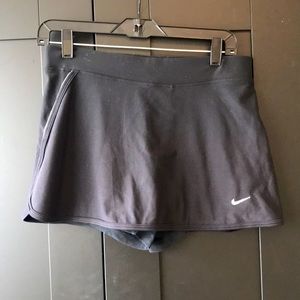 Women’s Dri fit Nike running/workout skirt/skort